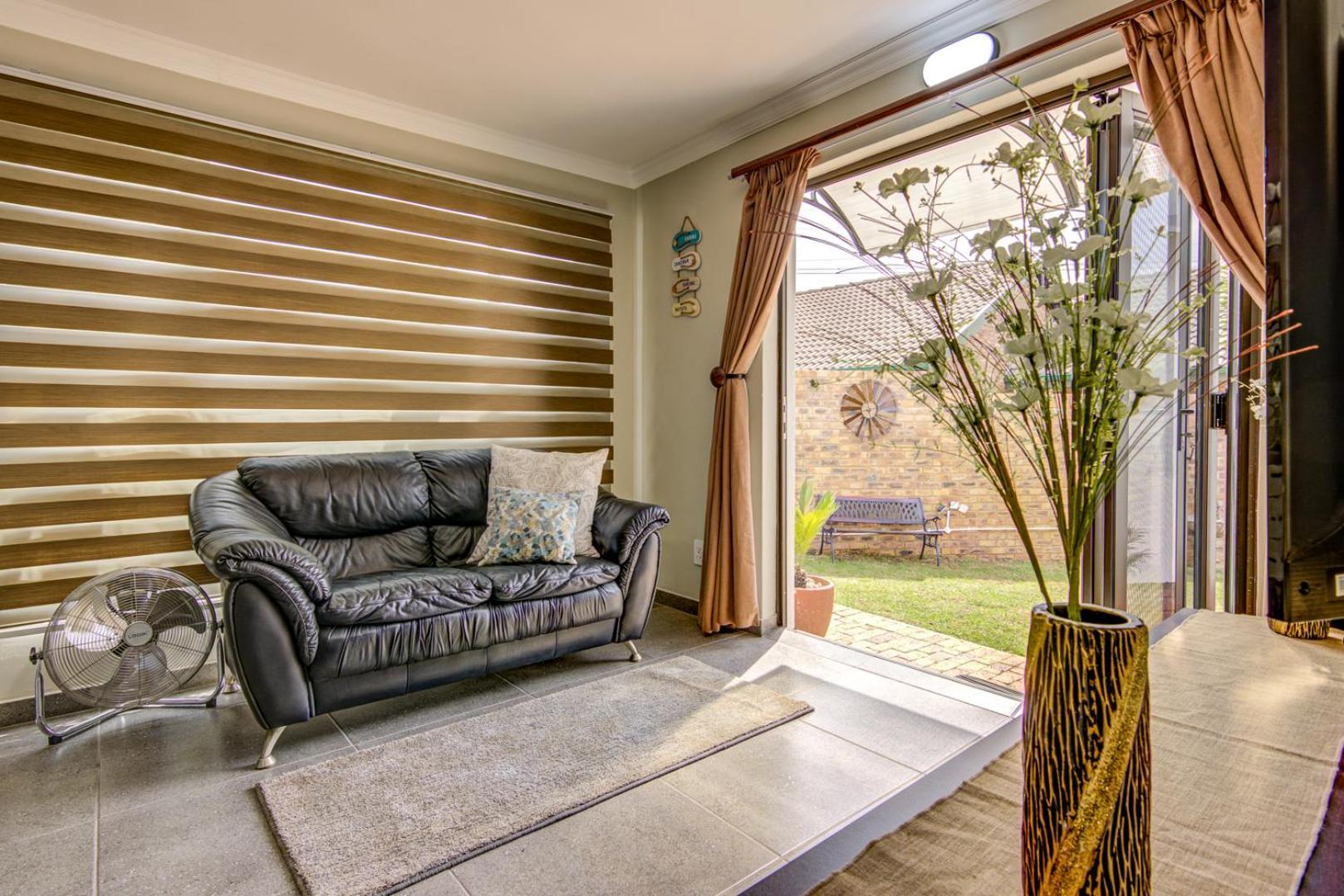 Lavender Villa No Loadshedding Кемптън Парк Екстериор снимка