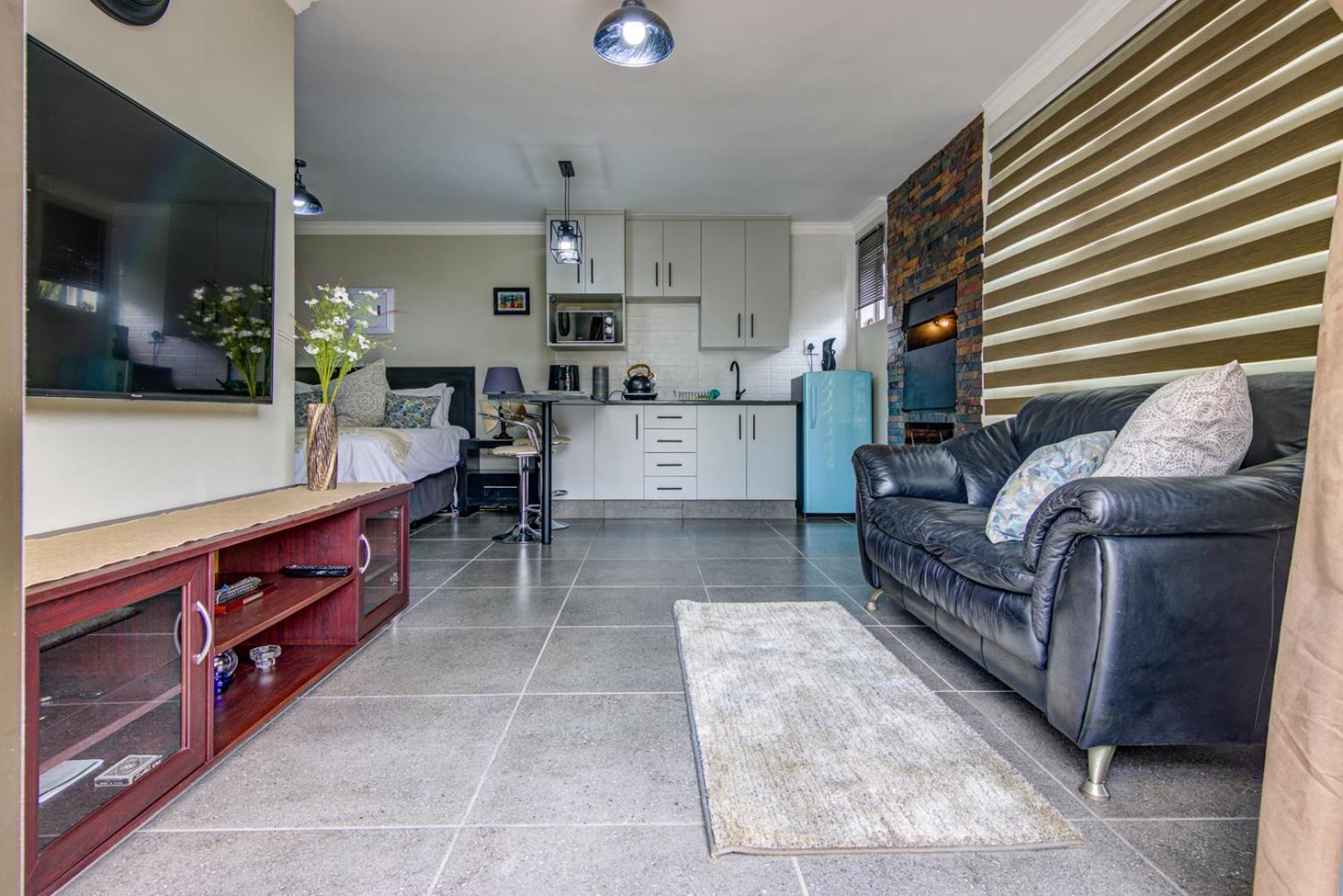 Lavender Villa No Loadshedding Кемптън Парк Екстериор снимка