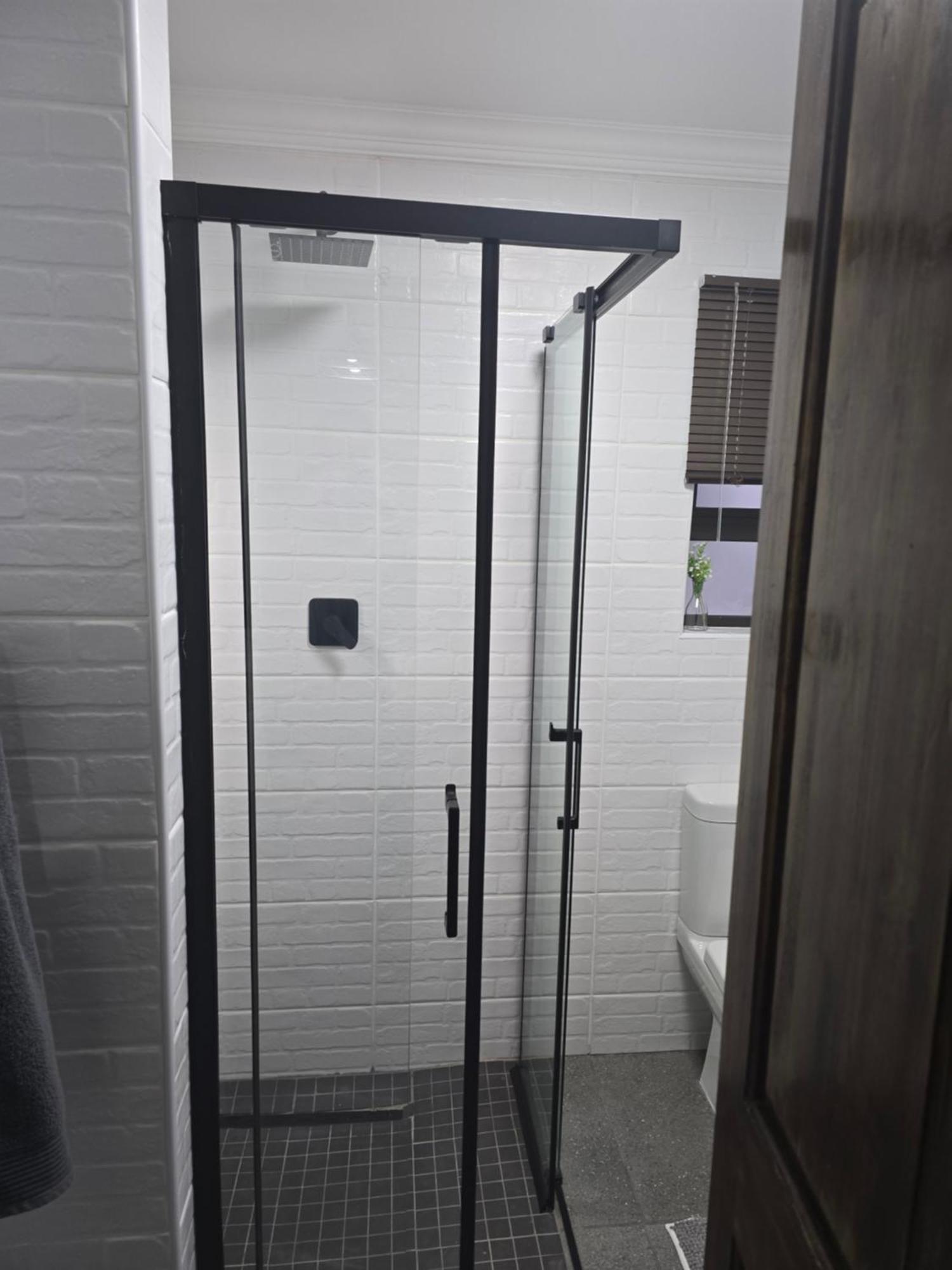 Lavender Villa No Loadshedding Кемптън Парк Стая снимка